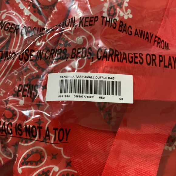 NWT SUPREME BANDANA TARP SMALL DUFFLE BAG
"SS 21" - Picture 4 of 7